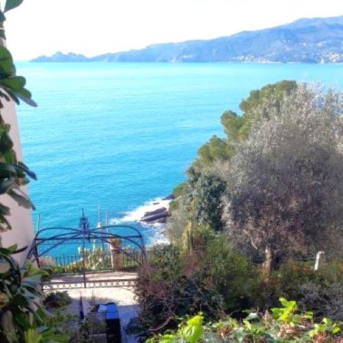 Three-room apartment of one hundred square meters in Zoagli