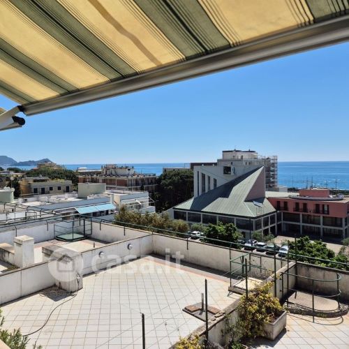 Spacious two-room apartment with terrace and sea view in Lavagna