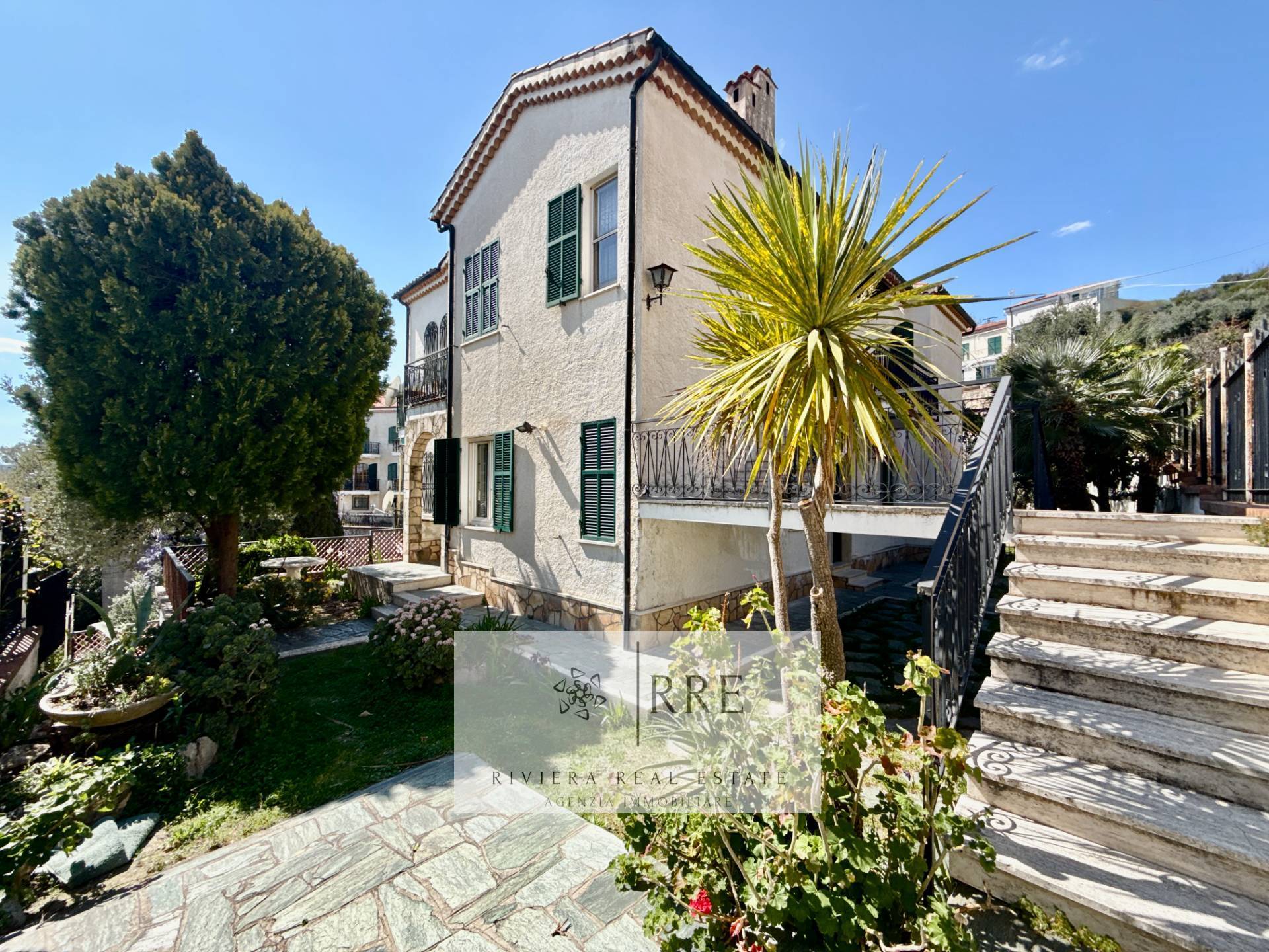 Semi-detached Villa With Unobstructed Sea Views And Exclusive Potential In Pietra Ligure