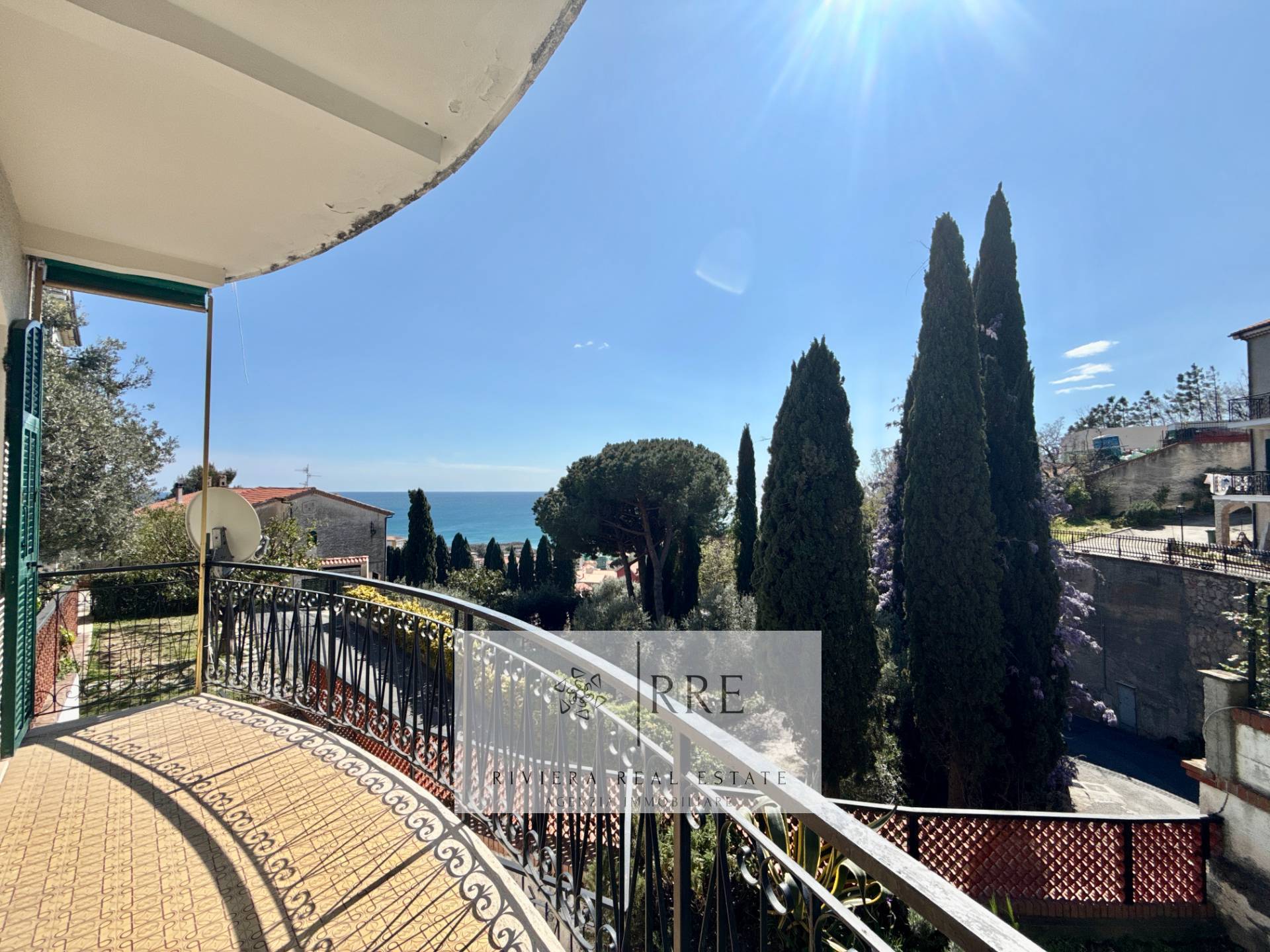 Semi-detached Villa With Unobstructed Sea Views And Exclusive Potential In Pietra Ligure
