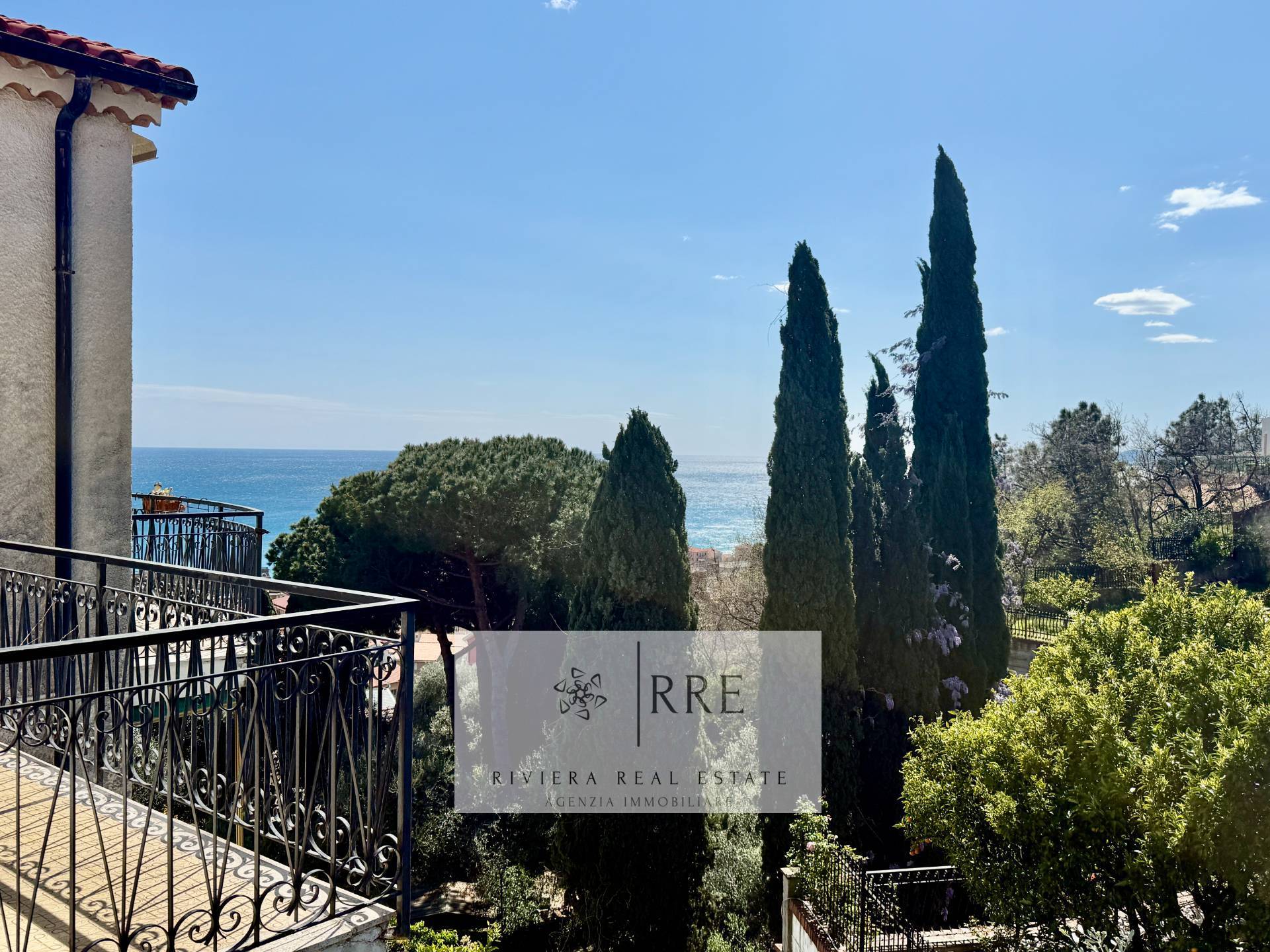 Semi-detached Villa With Unobstructed Sea Views And Exclusive Potential In Pietra Ligure