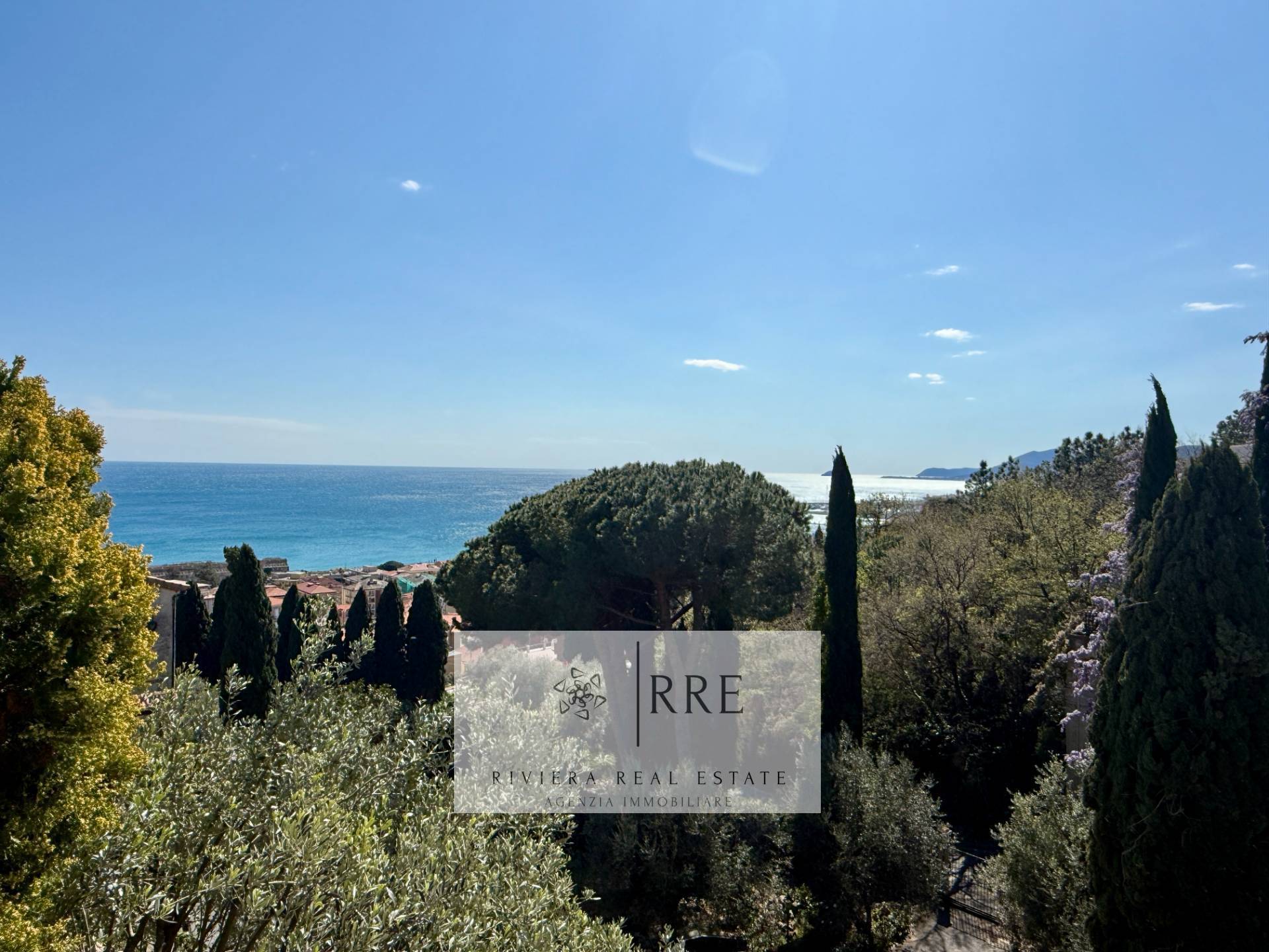 Semi-detached Villa With Unobstructed Sea Views And Exclusive Potential In Pietra Ligure