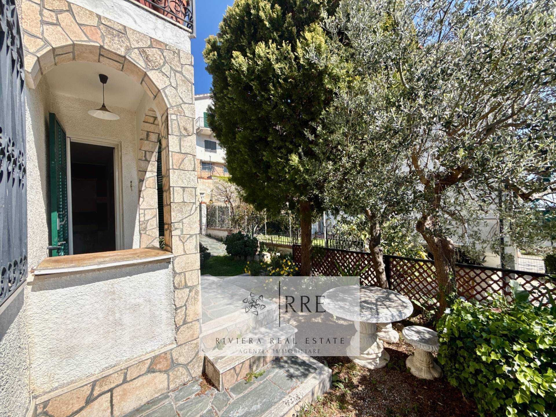 Semi-detached Villa With Unobstructed Sea Views And Exclusive Potential In Pietra Ligure