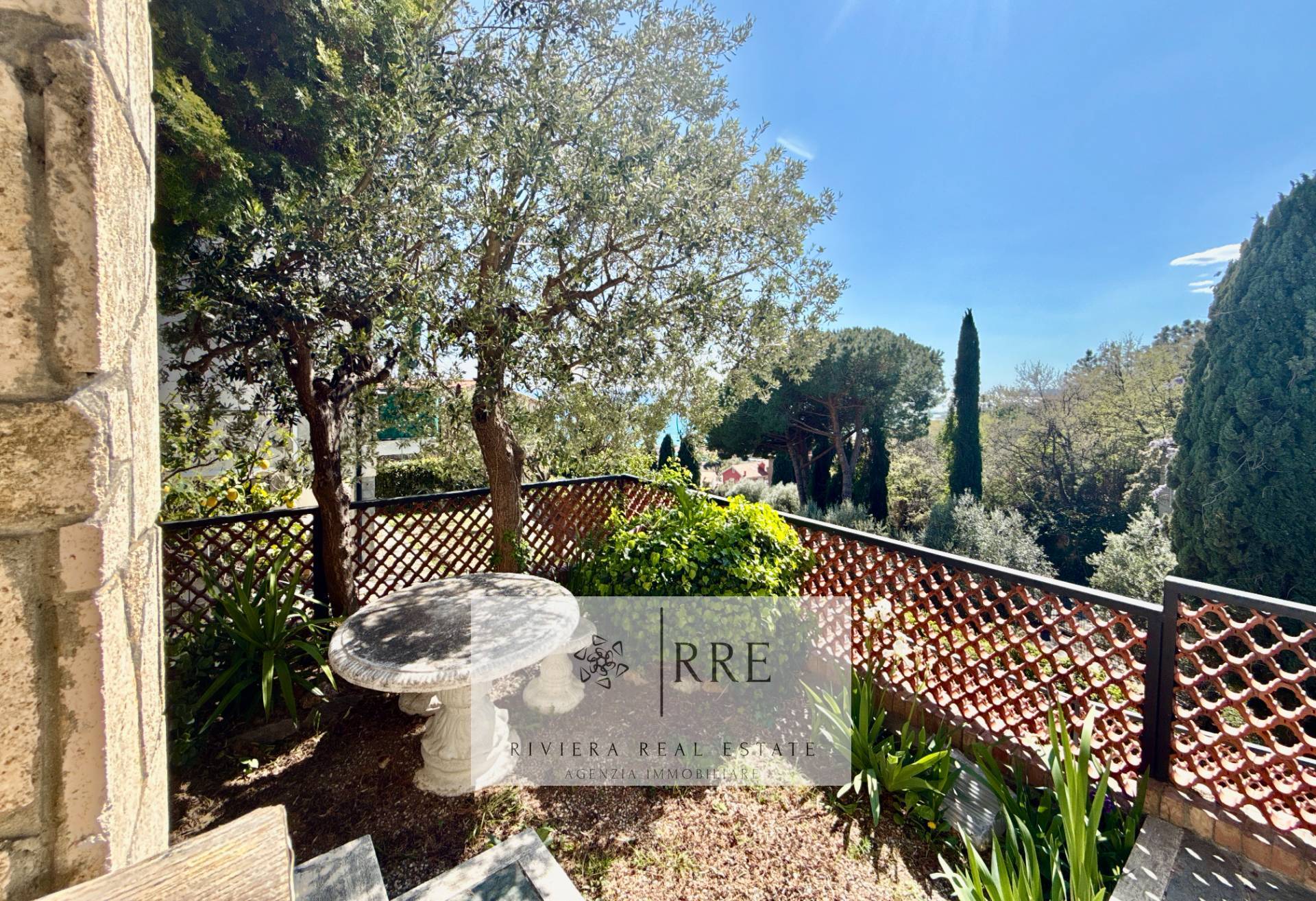 Semi-detached Villa With Unobstructed Sea Views And Exclusive Potential In Pietra Ligure