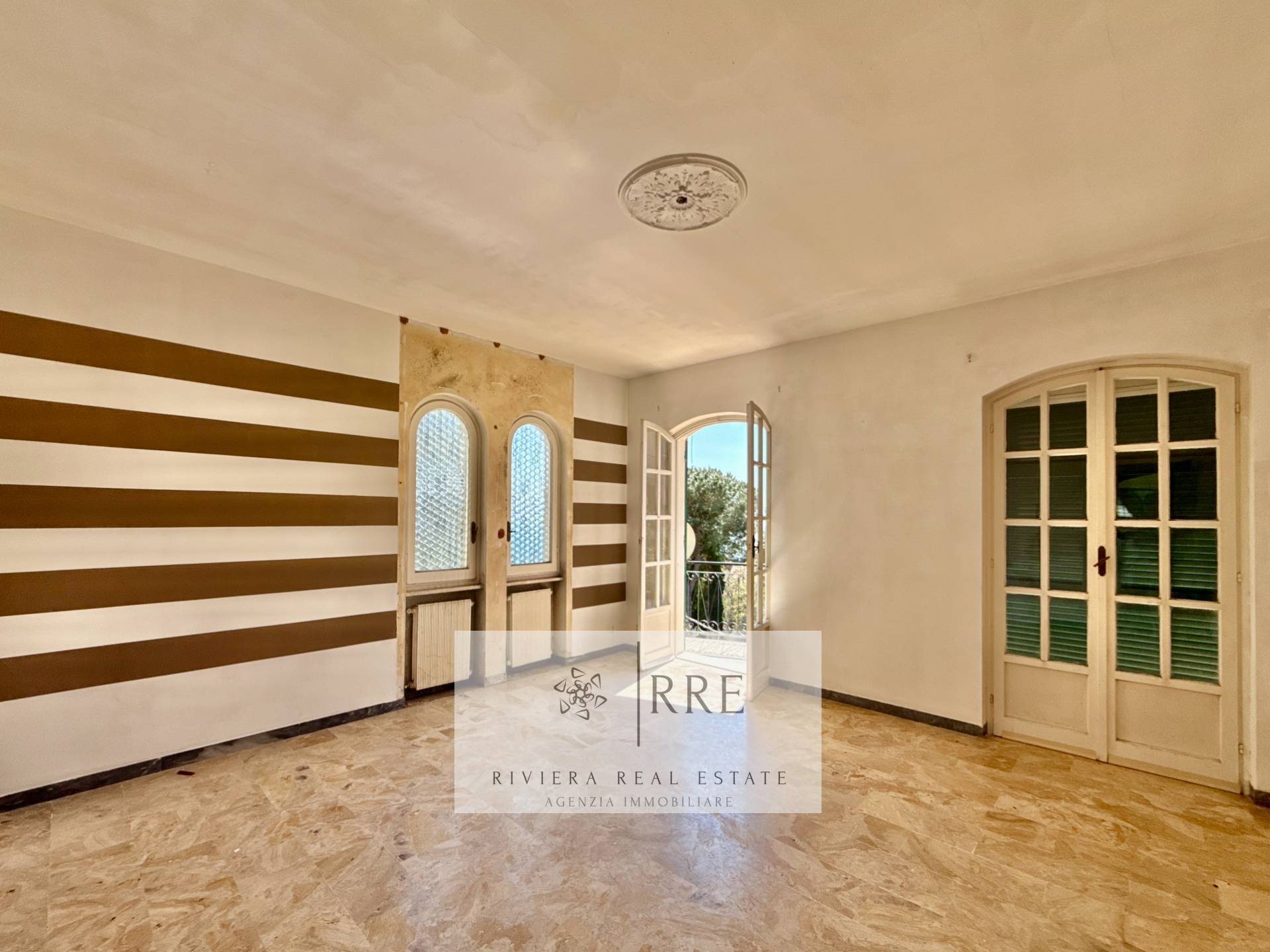 Semi-detached Villa With Unobstructed Sea Views And Exclusive Potential In Pietra Ligure