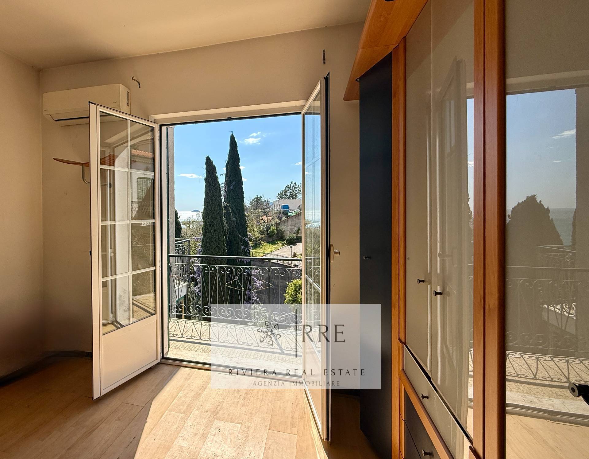 Semi-detached Villa With Unobstructed Sea Views And Exclusive Potential In Pietra Ligure