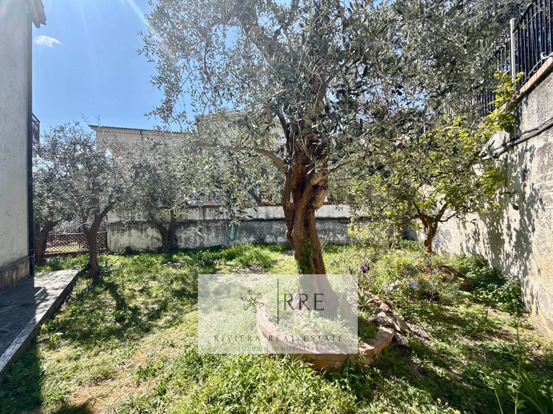 Semi-detached Villa With Unobstructed Sea Views And Exclusive Potential In Pietra Ligure