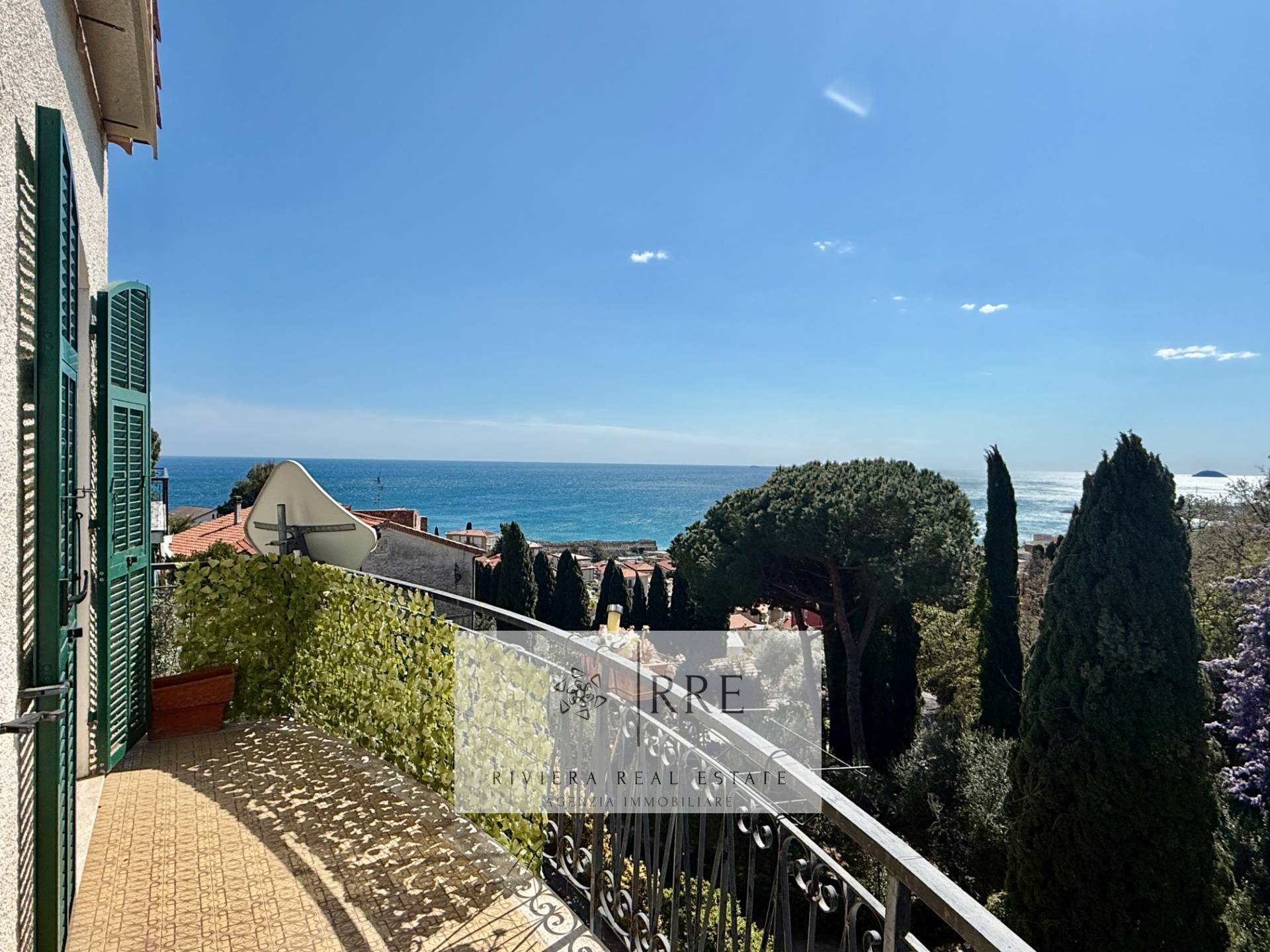 Semi-detached Villa With Unobstructed Sea Views And Exclusive Potential In Pietra Ligure