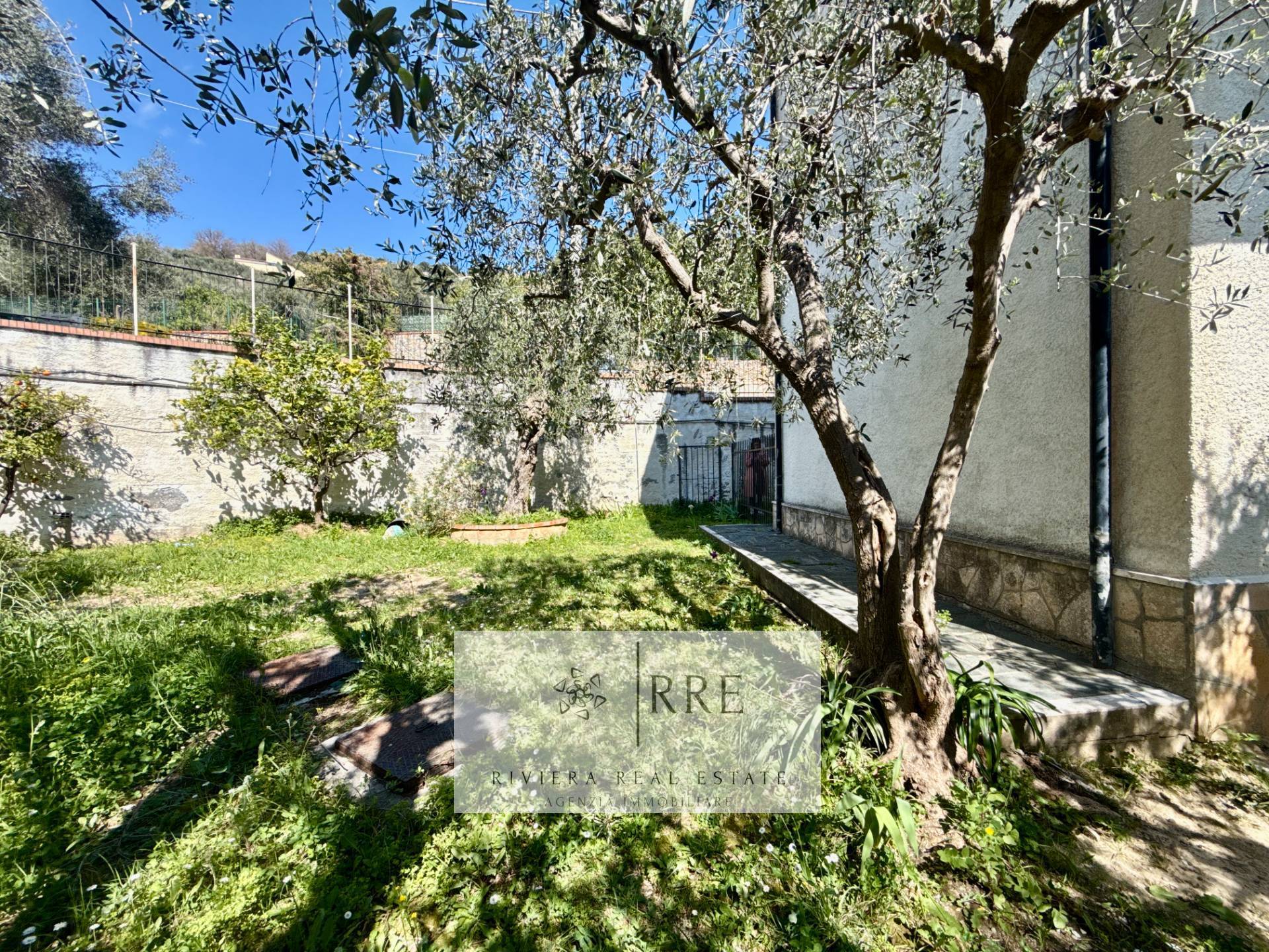 Semi-detached Villa With Unobstructed Sea Views And Exclusive Potential In Pietra Ligure