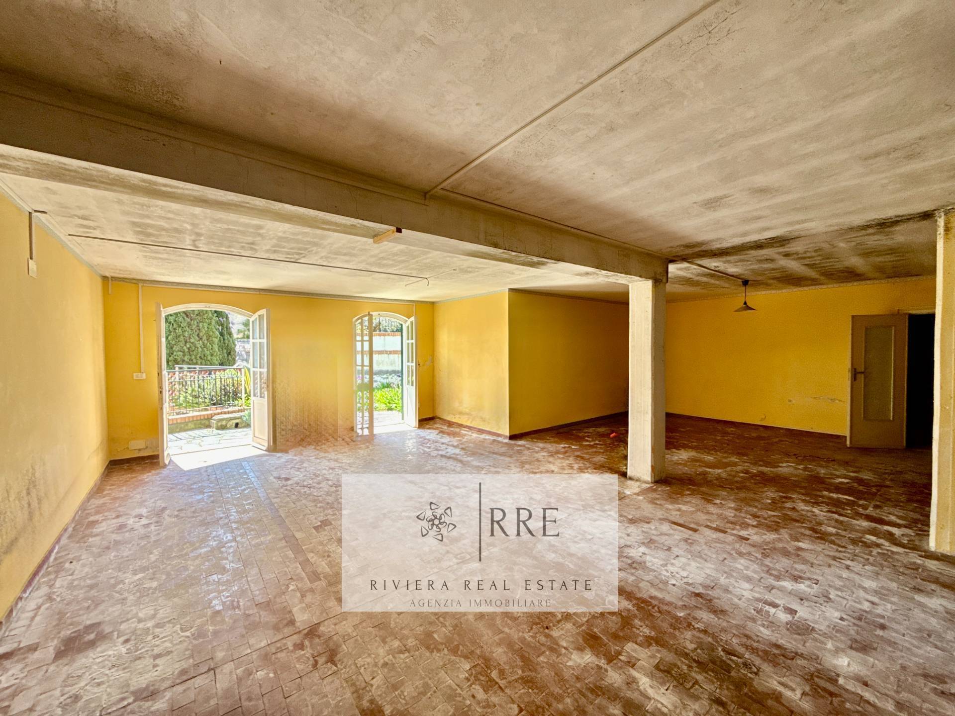 Semi-detached Villa With Unobstructed Sea Views And Exclusive Potential In Pietra Ligure