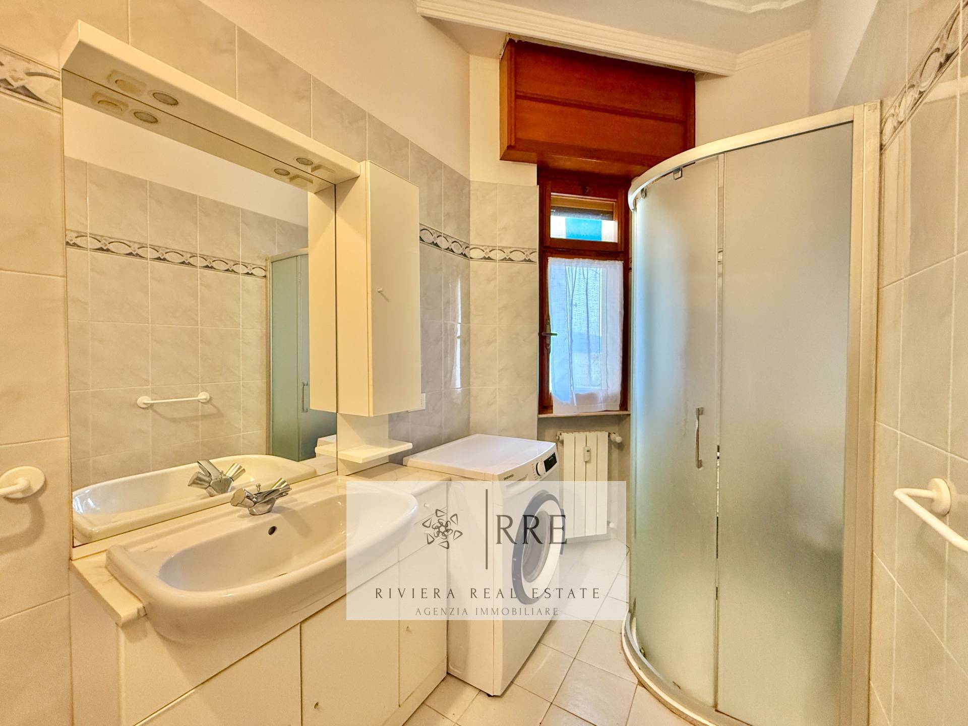 FOUR-BEDROOM APARTMENT WITH TERRACE AND CONCIERGE SERVICE IN LOANO