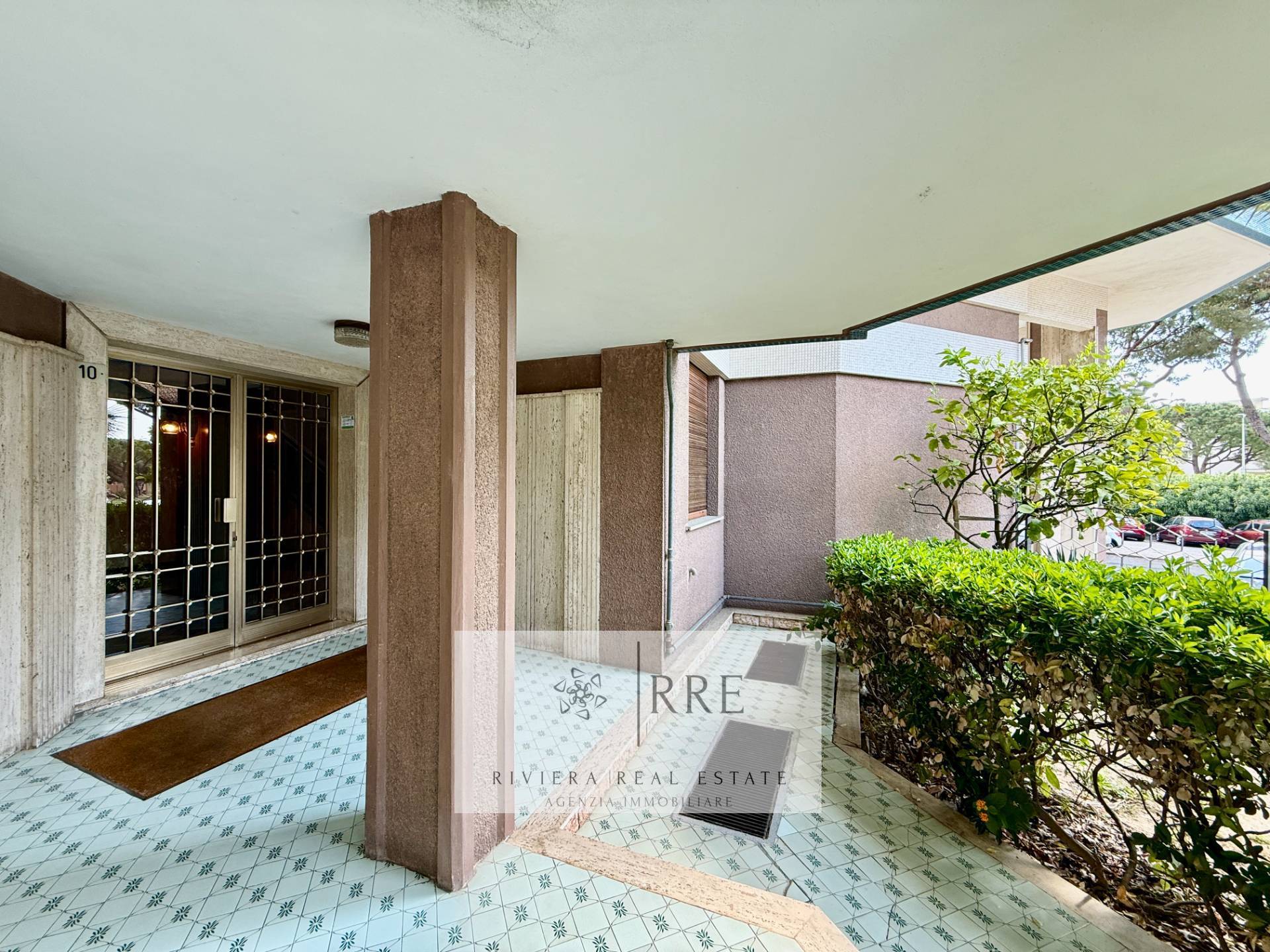 FOUR-BEDROOM APARTMENT WITH TERRACE AND CONCIERGE SERVICE IN LOANO