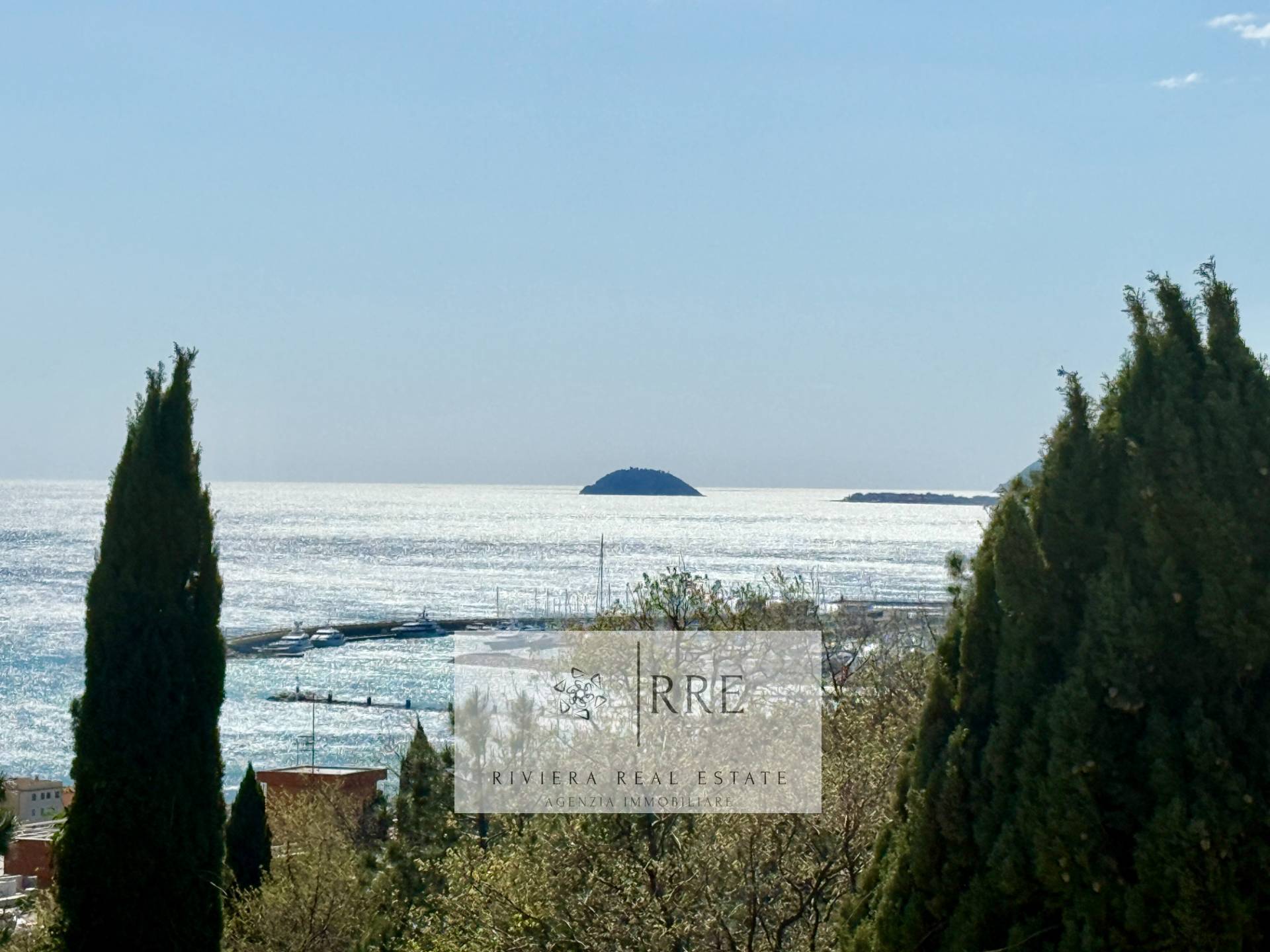 Semi-detached Villa With Unobstructed Sea Views And Exclusive Potential In Pietra Ligure