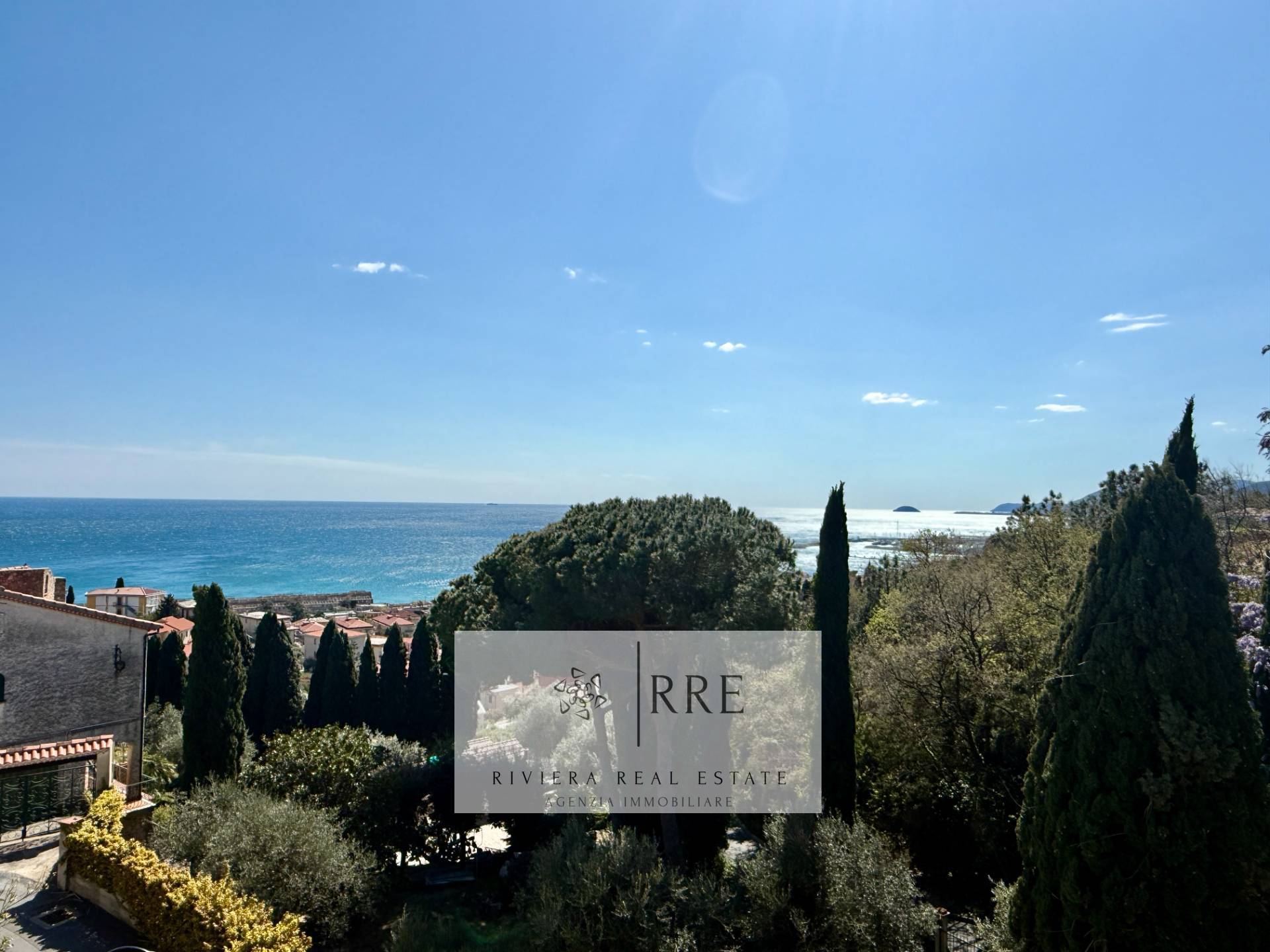 Semi-detached Villa With Unobstructed Sea Views And Exclusive Potential In Pietra Ligure