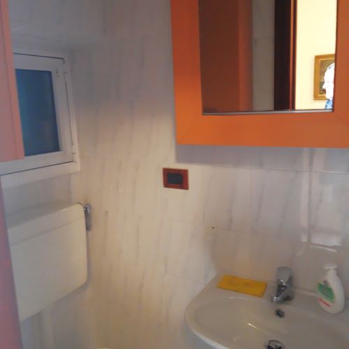 Rif. 1667 – Rapallo – Centro Storico – Bilocale situato al terzo piano di un elegante palazzo nel cuore del centro stori