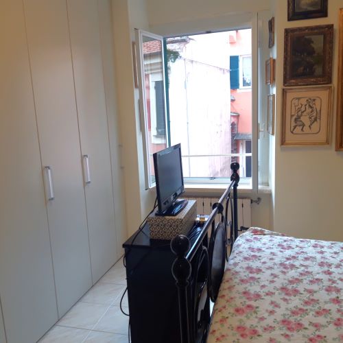 Rif. 1667 – Rapallo – Centro Storico – Bilocale situato al terzo piano di un elegante palazzo nel cuore del centro stori