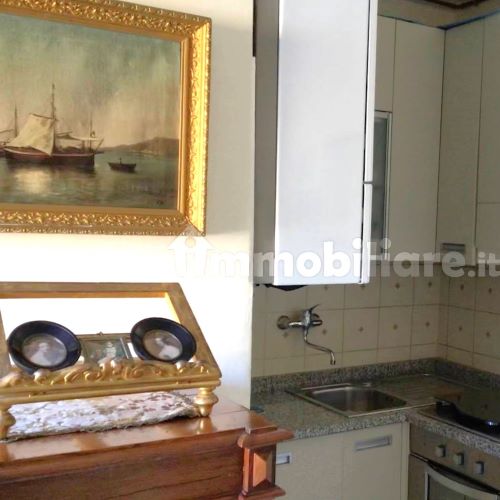 Rif. 1667 – Rapallo – Centro Storico – Bilocale situato al terzo piano di un elegante palazzo nel cuore del centro stori