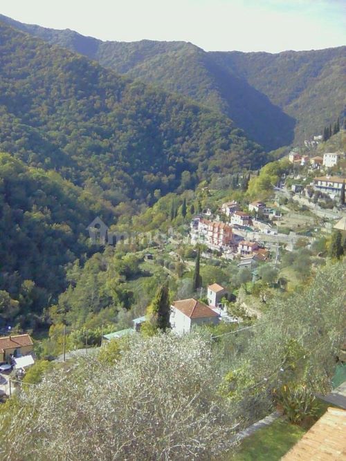 Rif. 1763 – Rapallo – S. Andrea di Foggia – Villa nel verde di centocinquanta metriquadrati – Vista aperta e soleggiata