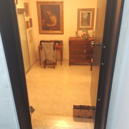 Rif. 1667 – Rapallo – Centro Storico – Bilocale situato al terzo piano di un elegante palazzo nel cuore del centro stori