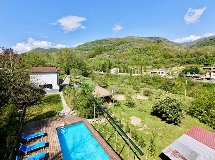 Fully renovated detached house with swimming pool, 9,000 sqm of garden