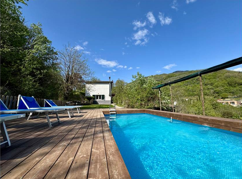 Fully renovated detached house with swimming pool, 9,000 sqm of garden