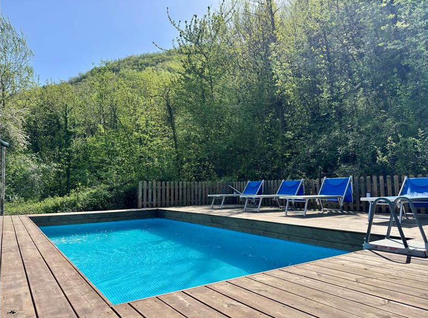 Fully renovated detached house with swimming pool, 9,000 sqm of garden