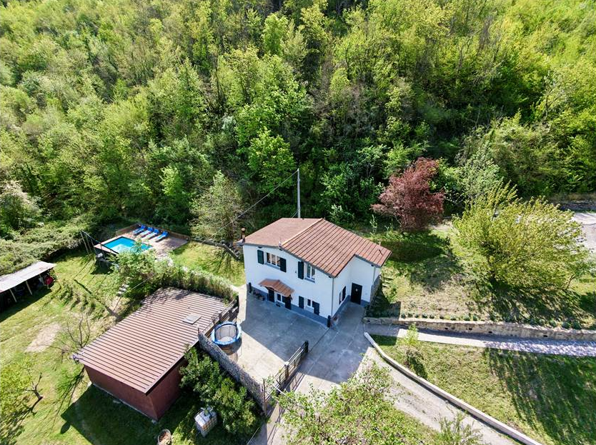 Fully renovated detached house with swimming pool, 9,000 sqm of garden