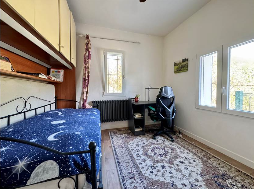 Fully renovated detached house with swimming pool, 9,000 sqm of garden