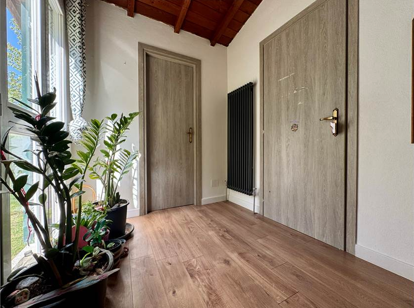 Fully renovated detached house with swimming pool, 9,000 sqm of garden