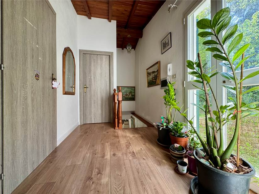 Fully renovated detached house with swimming pool, 9,000 sqm of garden