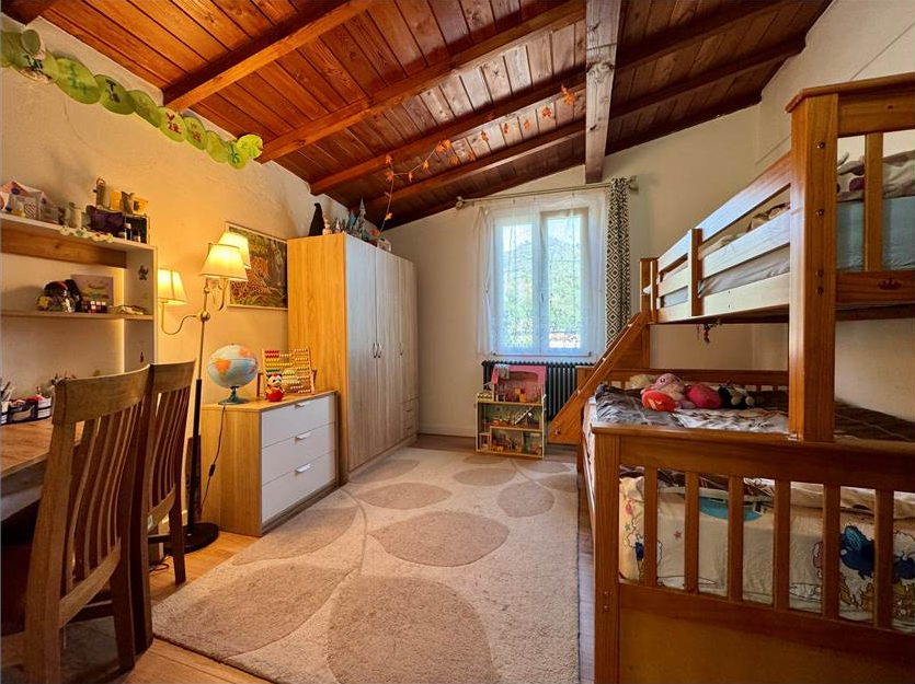 Fully renovated detached house with swimming pool, 9,000 sqm of garden