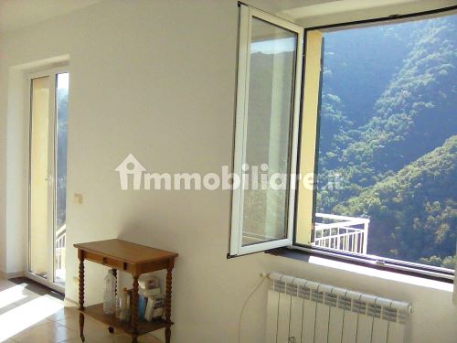 Rif. 1763 – Rapallo – S. Andrea di Foggia – Villa nel verde di centocinquanta metriquadrati – Vista aperta e soleggiata