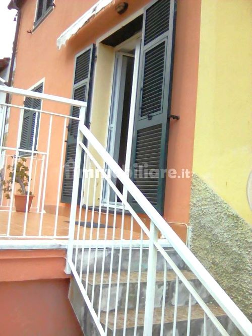 Rif. 1763 – Rapallo – S. Andrea di Foggia – Villa nel verde di centocinquanta metriquadrati – Vista aperta e soleggiata