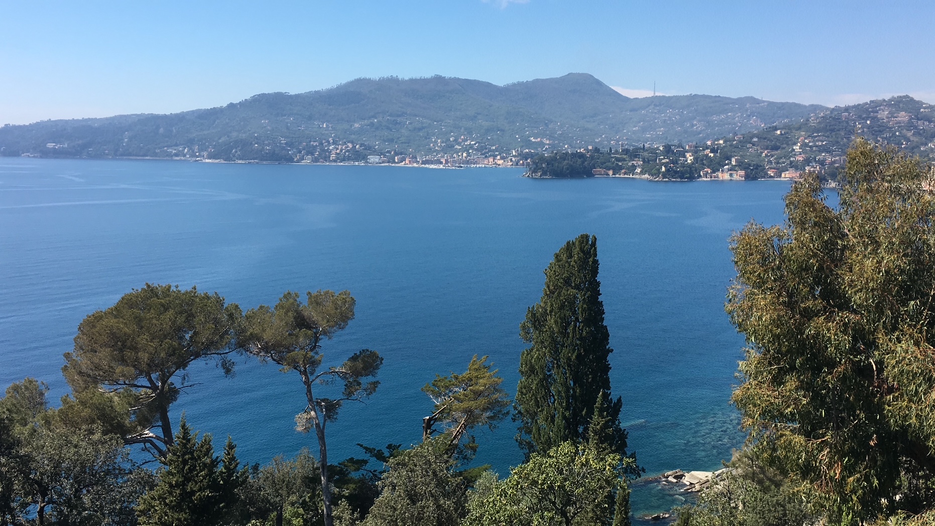 Villa of 721 sqm with seaview with pool and garden for sale in Zoagli in the Liguria region, Italy. The property is loc