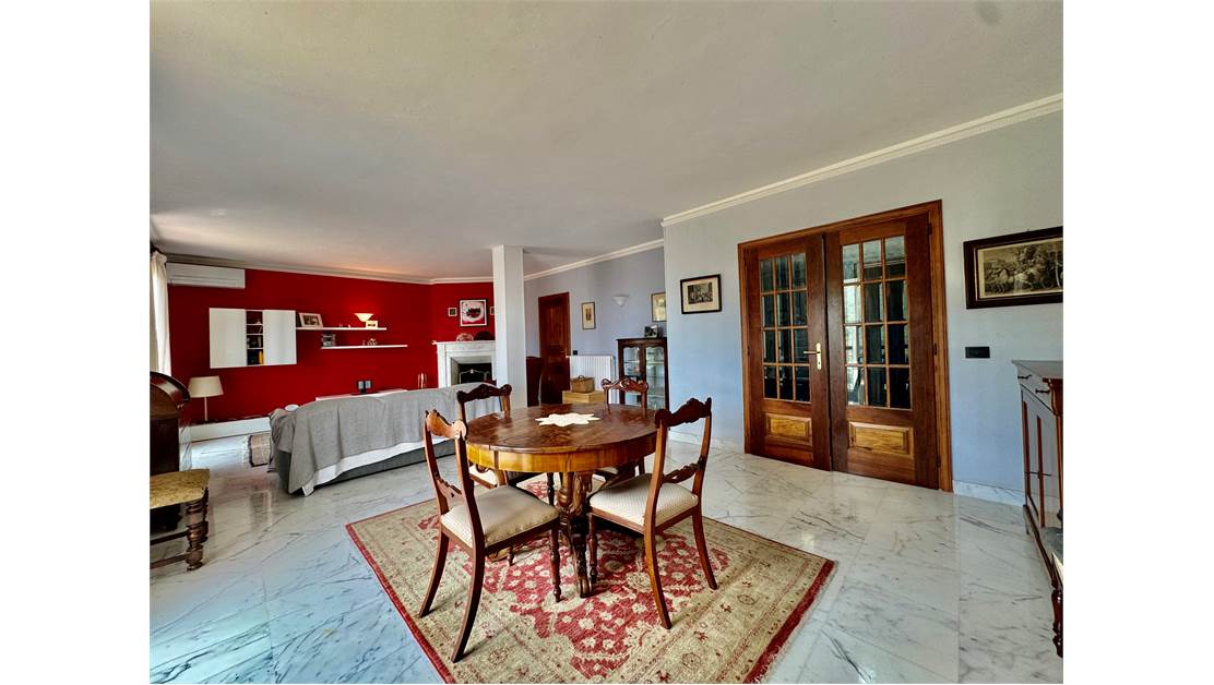 Villa with 8000 sq mt of land and private sauna with pool