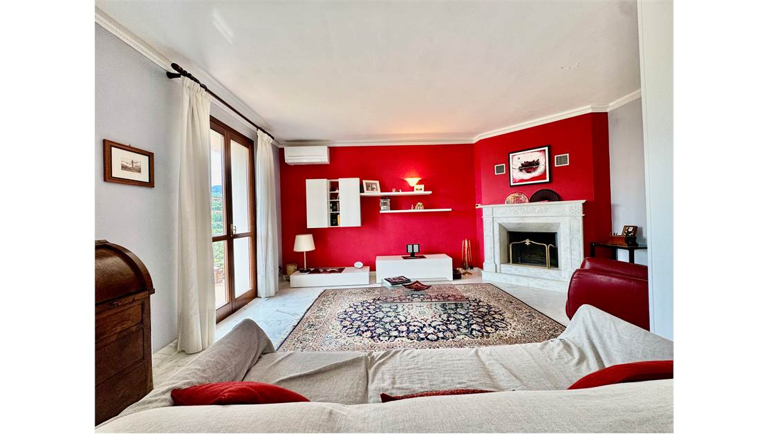 Villa with 8000 sq mt of land and private sauna with pool