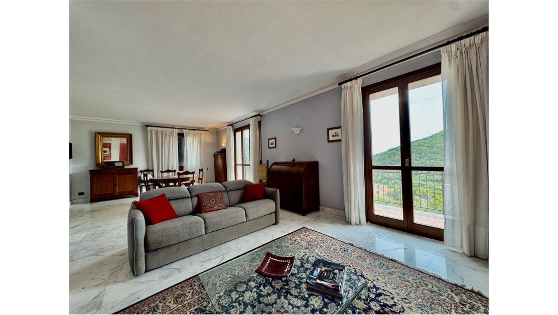 Villa with 8000 sq mt of land and private sauna with pool