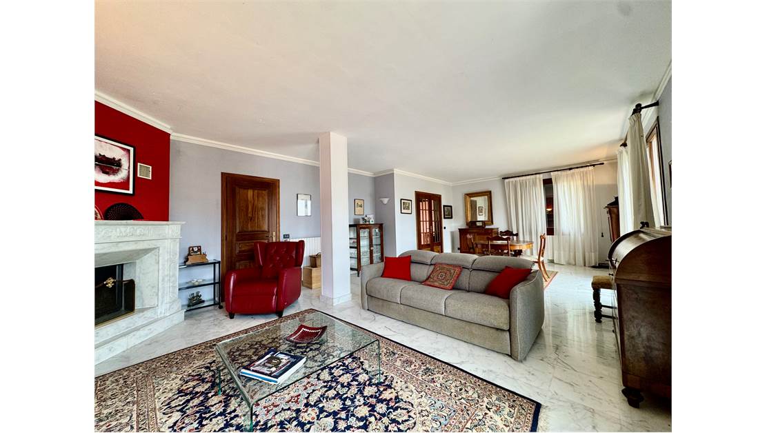 Villa with 8000 sq mt of land and private sauna with pool