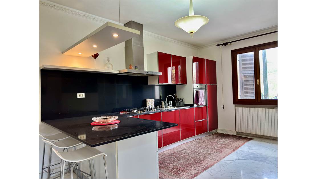 Villa with 8000 sq mt of land and private sauna with pool