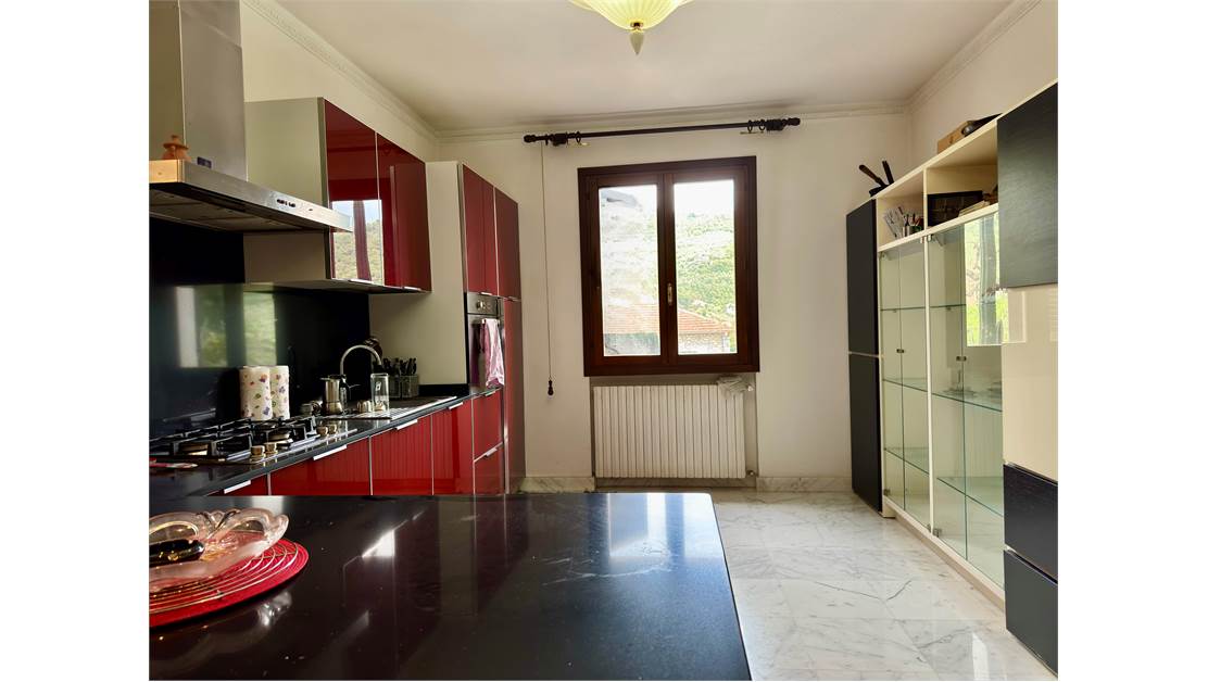 Villa with 8000 sq mt of land and private sauna with pool
