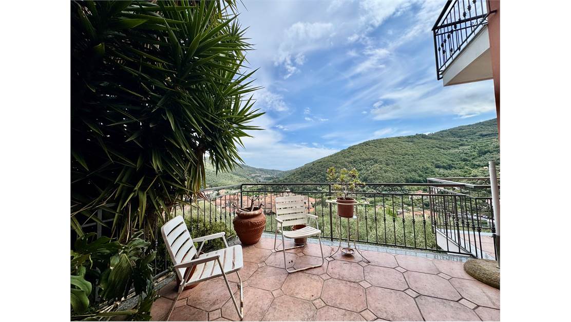 Villa with 8000 sq mt of land and private sauna with pool