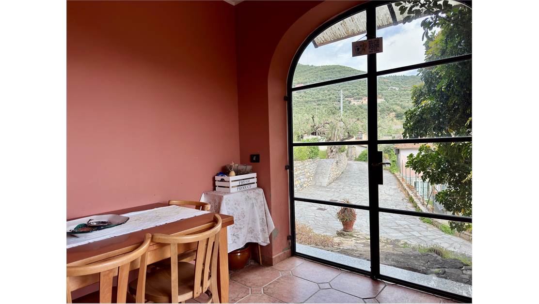 Villa with 8000 sq mt of land and private sauna with pool