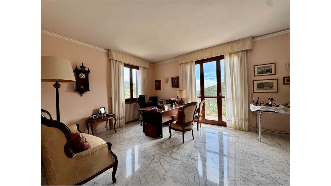 Villa with 8000 sq mt of land and private sauna with pool