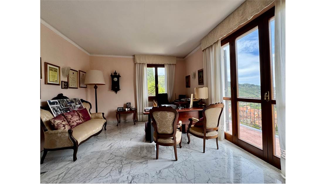 Villa with 8000 sq mt of land and private sauna with pool