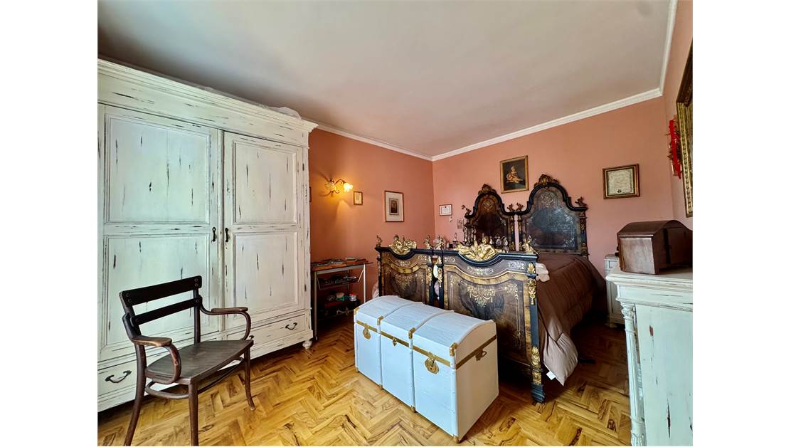 Villa with 8000 sq mt of land and private sauna with pool