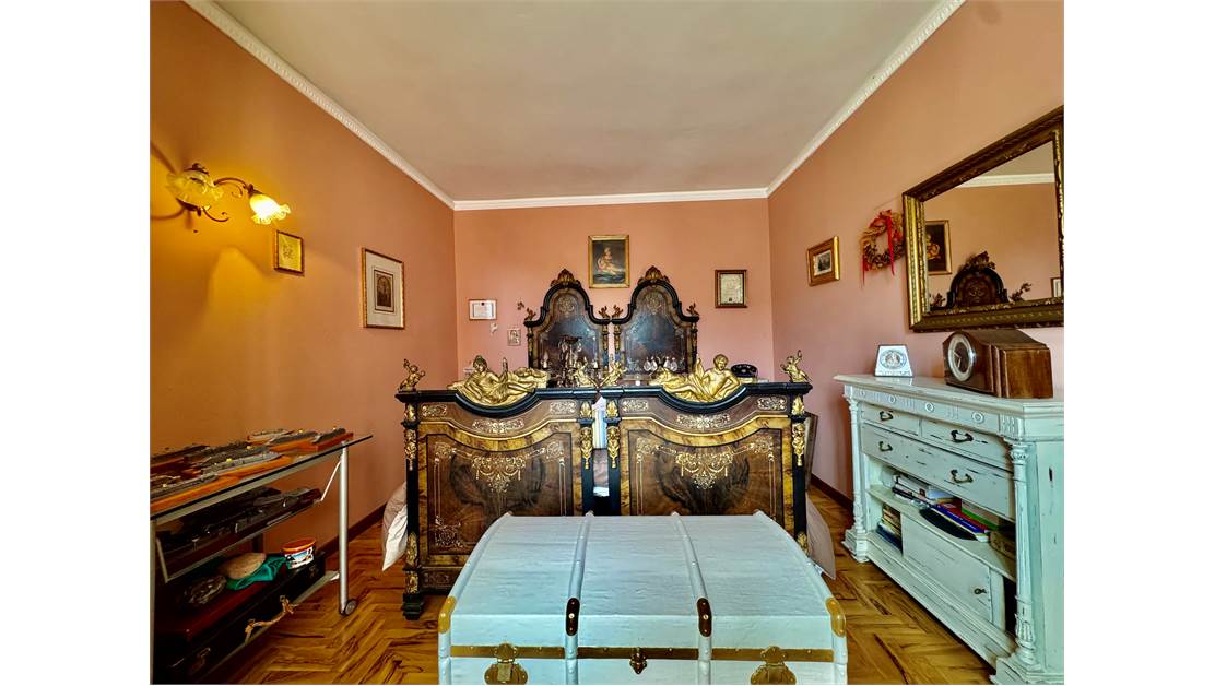 Villa with 8000 sq mt of land and private sauna with pool