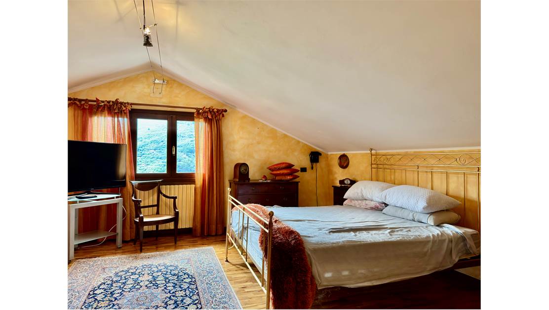 Villa with 8000 sq mt of land and private sauna with pool