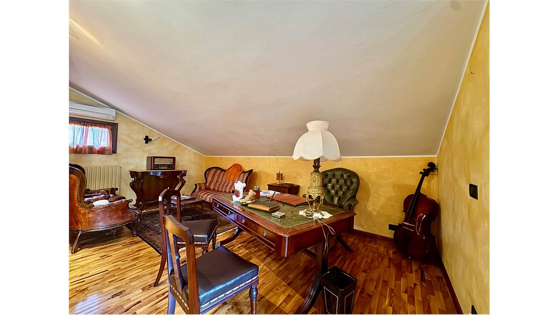 Villa with 8000 sq mt of land and private sauna with pool