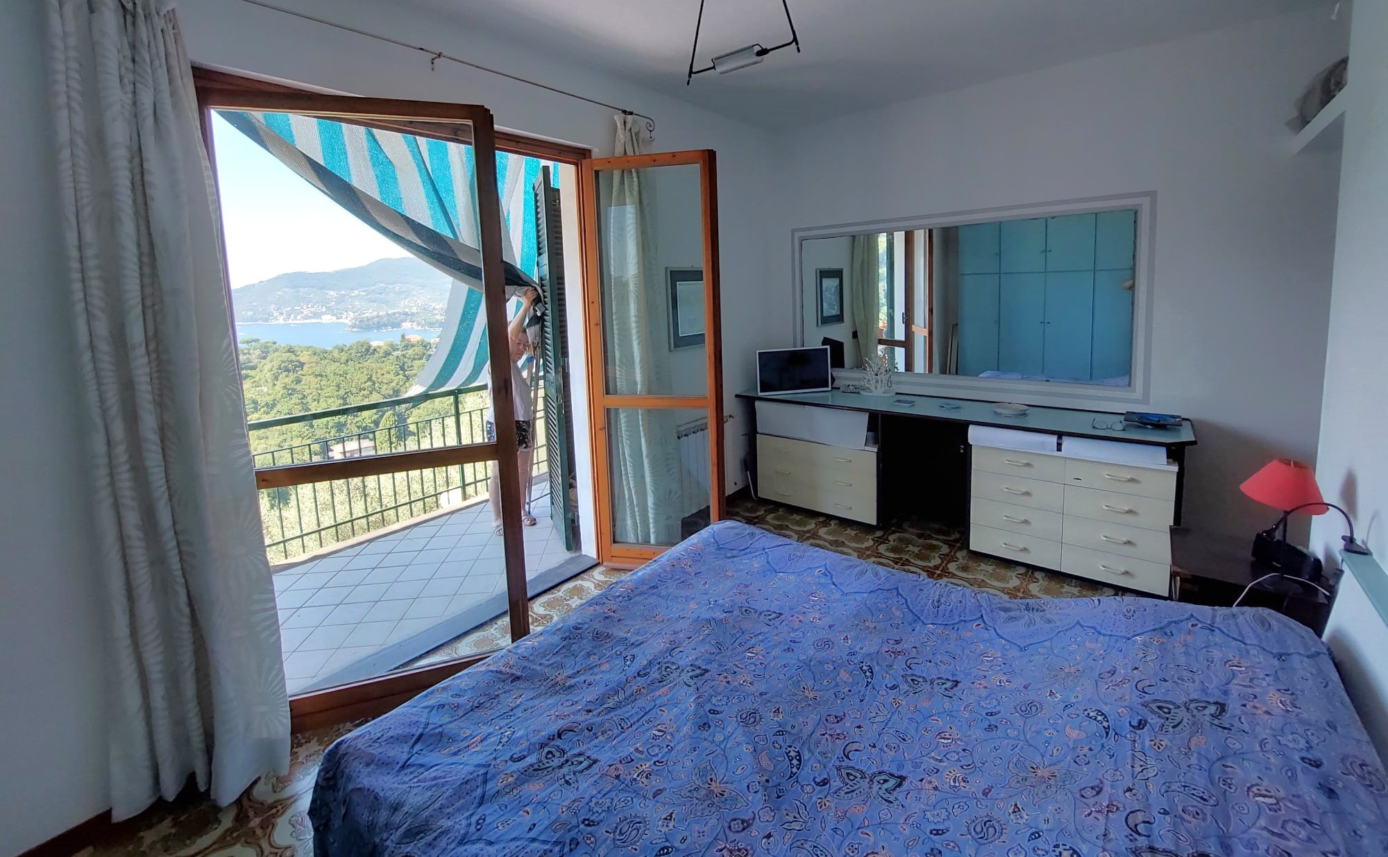 Penthouse with sea view in a two-family villa with independent entrance in Rapallo, Zoagli
