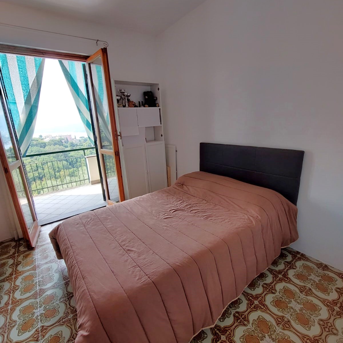 Penthouse with sea view in a two-family villa with independent entrance in Rapallo, Zoagli